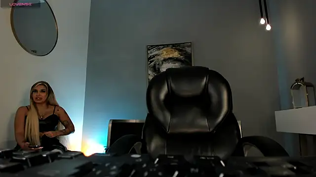 SophiePalmer online show from December 2025 12:12:02 PM