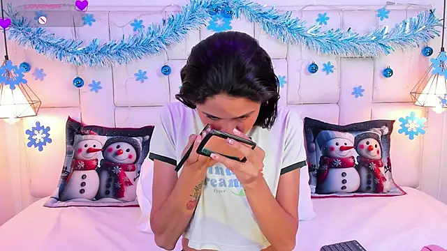 Snapshot of SarahSophia_ chatting on December 2024 11:34:02 AM SarahSophia online show from December 2024 11:34:02 AM