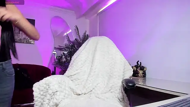 NebetColin online show from October 2025 07:11:01 PM