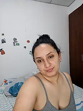Snapshot of Angeelus2 chatting on April 2026 01:05:02 PM Angeelus2 online show from April 2026 01:05:02 PM
