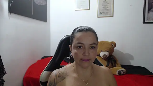 Snapshot of katty_lorens chatting on May 2026 11:25:02 PM katty lorens online show from May 2026 11:25:02 PM