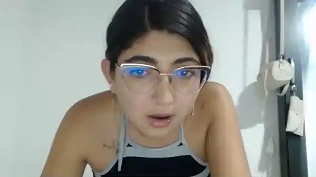 esteni online show from March 2025 01:54:01 AM