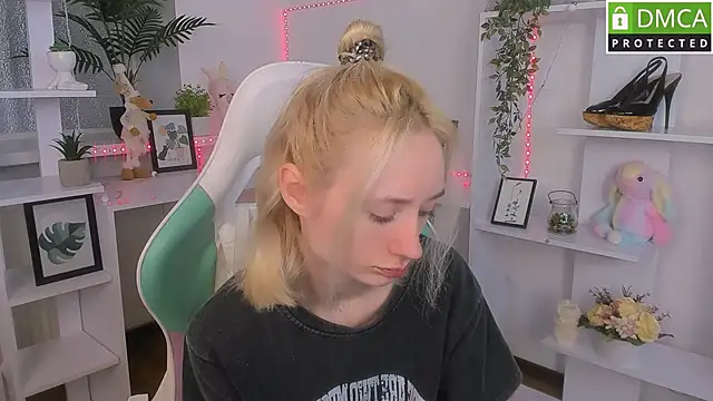 Snapshot of Katia_Kim chatting on October 2025 05:40:01 AM Katia Kim online show from October 2025 05:40:01 AM