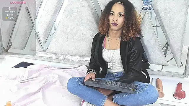 Snapshot of StefanyMiler chatting on December 2024 10:01:02 AM StefanyMiler online show from December 2024 10:01:02 AM