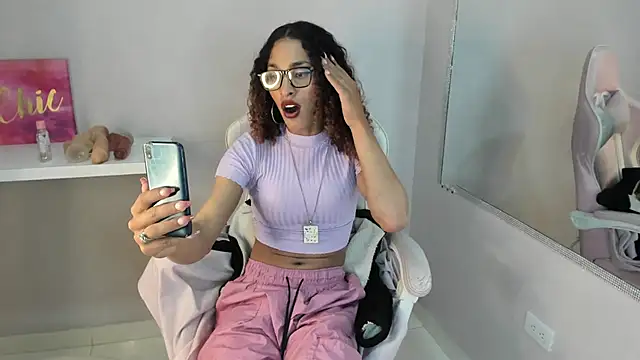 Snapshot of StefanyMiler chatting on January 2025 03:18:01 AM StefanyMiler online show from January 2025 03:18:01 AM