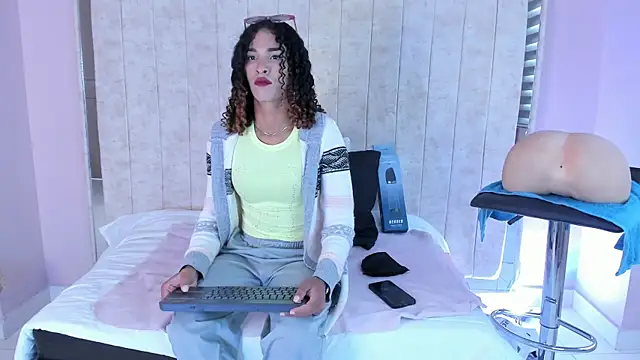 StefanyMiler online show from September 2025 07:50:02 PM