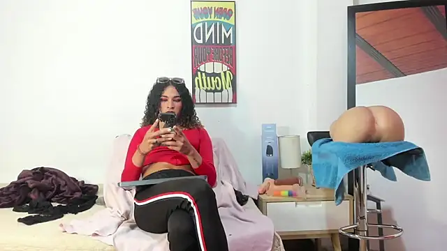 StefanyMiler online show from December 2025 06:27:02 PM