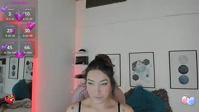 cristal  hot 1 online show from February 2025 04:08:02 AM