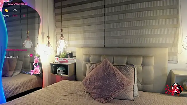 cristal  hot 1 online show from April 2026 05:05:02 AM