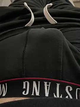 Snapshot of MoochedTape chatting on November 2025 09:33:02 AM MoochedTape online show from November 2025 09:33:02 AM