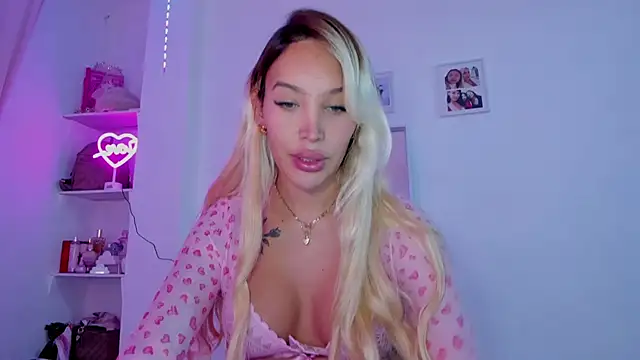 Snapshot of _viioletweekend_ chatting on December 2025 07:30:02 PM viioletweekend online show from December 2025 07:30:02 PM