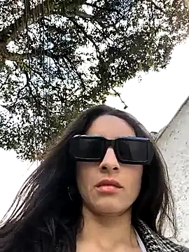 Sam Sara online show from November 2025 06:43:01 PM