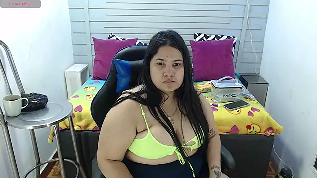 Snapshot of evelin_zaens chatting on February 2025 03:37:02 AM evelin zaens online show from February 2025 03:37:02 AM