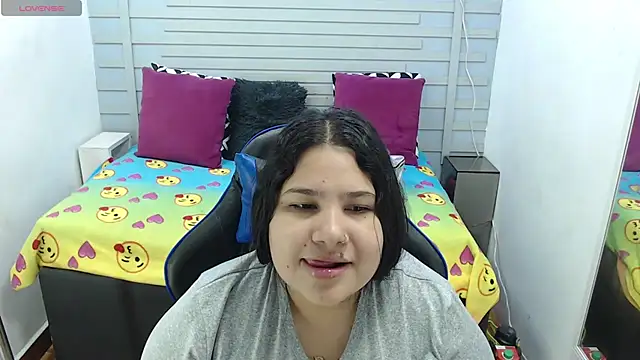 Snapshot of evelin_zaens chatting on February 2025 04:01:01 AM evelin zaens online show from February 2025 04:01:01 AM