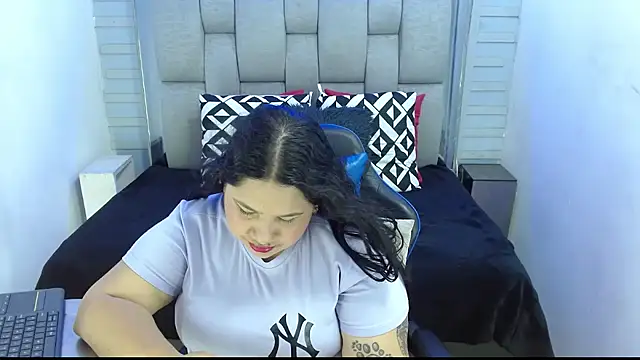 Snapshot of evelin_zaens chatting on September 2025 04:02:02 AM evelin zaens online show from September 2025 04:02:02 AM