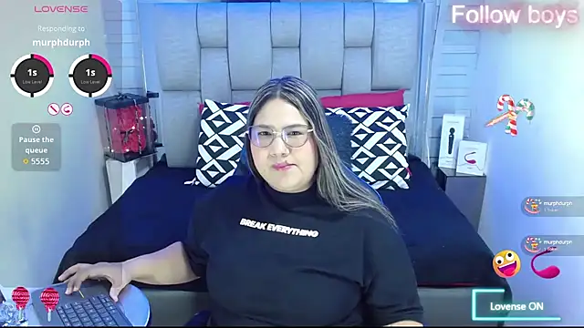 Snapshot of evelin_zaens chatting on October 2025 04:22:02 AM evelin zaens online show from October 2025 04:22:02 AM