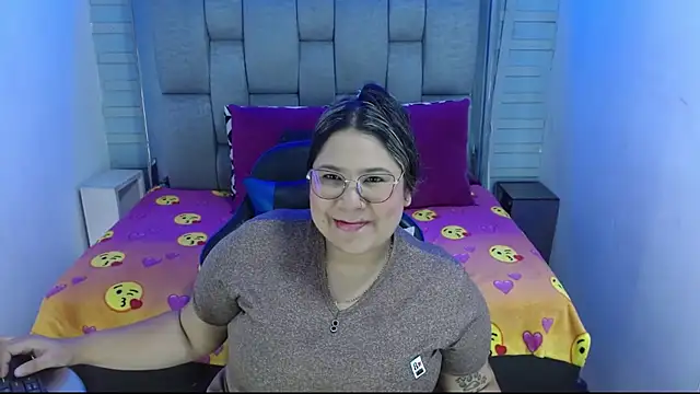 Snapshot of evelin_zaens chatting on October 2025 04:34:02 AM evelin zaens online show from October 2025 04:34:02 AM