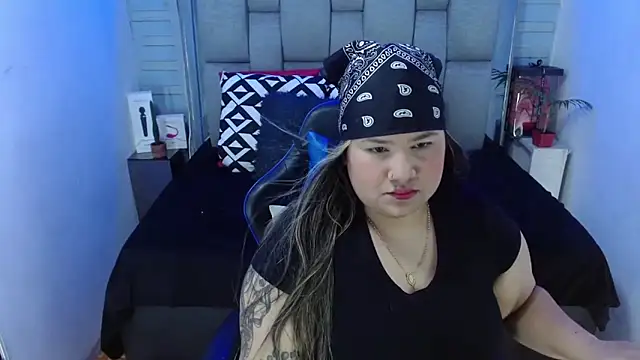 Snapshot of evelin_zaens chatting on November 2025 04:12:01 AM evelin zaens online show from November 2025 04:12:01 AM