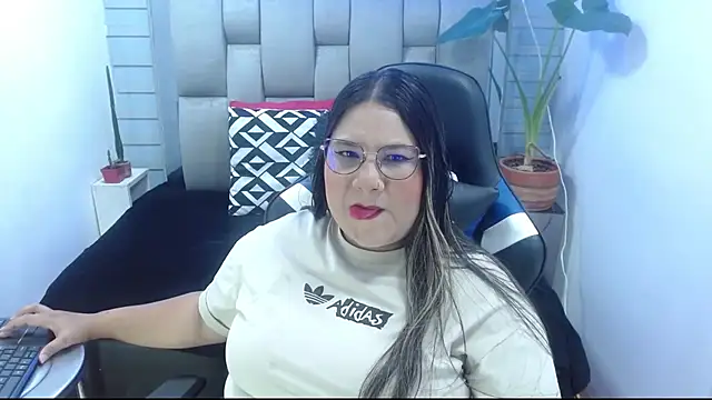 evelin zaens online show from June 2026 03:49:01 AM