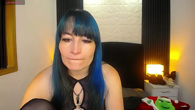Snapshot of alicia_moom chatting on December 2024 03:36:02 PM alicia moom online show from December 2024 03:36:02 PM