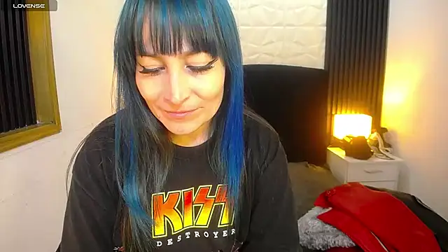 Snapshot of alicia_moom chatting on December 2024 02:23:01 AM alicia moom online show from December 2024 02:23:01 AM