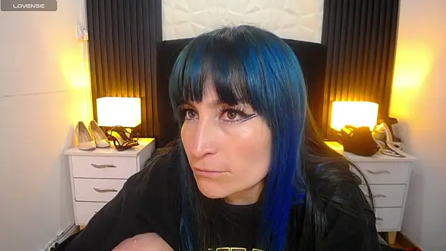 Snapshot of alicia_moom chatting on December 2024 11:39:02 AM alicia moom online show from December 2024 11:39:02 AM