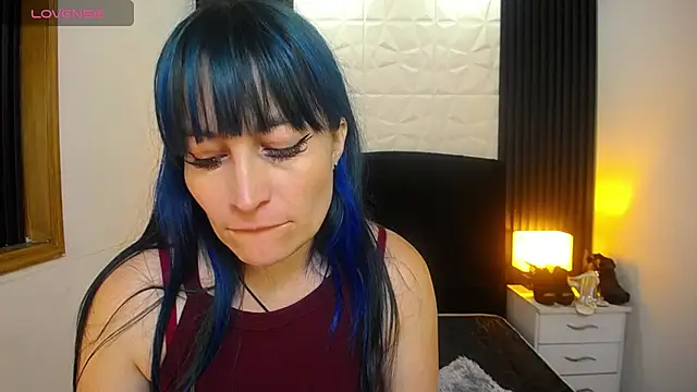 Snapshot of alicia_moom chatting on December 2024 06:16:02 PM alicia moom online show from December 2024 06:16:02 PM