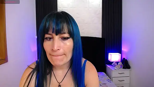 Snapshot of alicia_moom chatting on February 2025 07:04:02 PM alicia moom online show from February 2025 07:04:02 PM