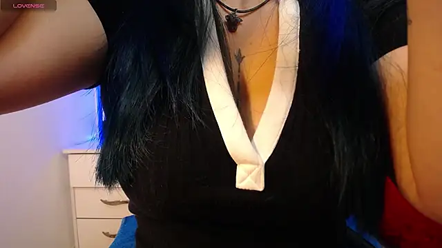 alicia moom online show from October 2025 07:33:01 PM