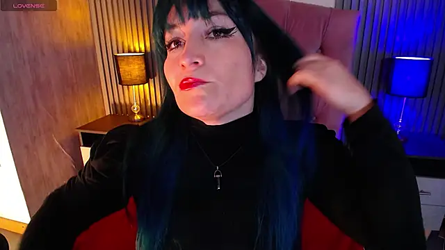 alicia moom online show from April 2026 07:56:02 PM