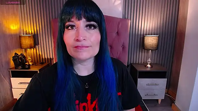 alicia moom online show from May 2026 08:02:02 PM
