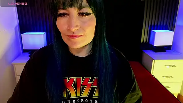 alicia moom online show from June 2026 08:02:01 PM