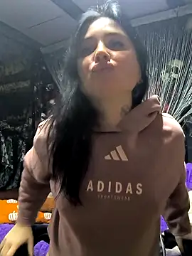 KikiXRed online show from November 2025 01:32:01 PM