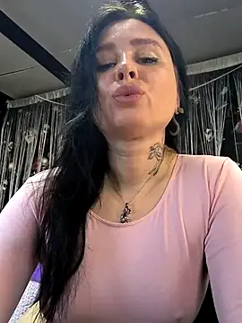 KikiXRed online show from April 2026 04:39:01 AM