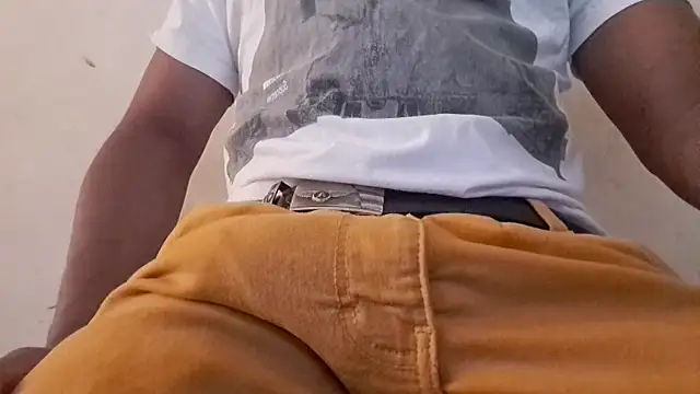 Snapshot of royblackbigpvt chatting on November 2025 06:18:01 PM royblackbigpvt online show from November 2025 06:18:01 PM