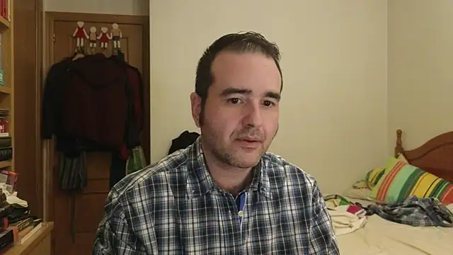 curiosillo83 online show from April 2026 07:48:01 PM