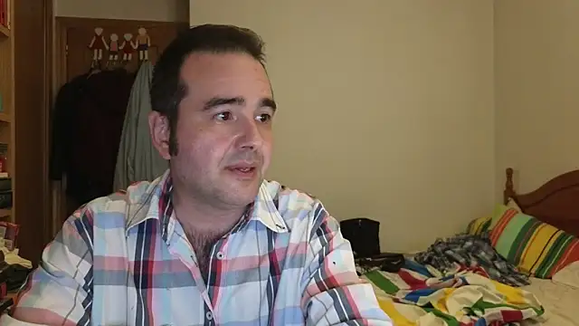 curiosillo83 online show from April 2026 03:03:02 PM