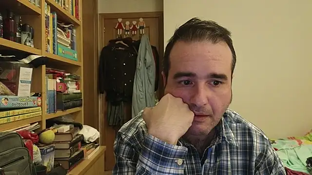 curiosillo83 online show from April 2026 02:11:02 PM