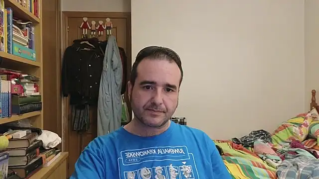 curiosillo83 online show from April 2026 09:13:01 AM