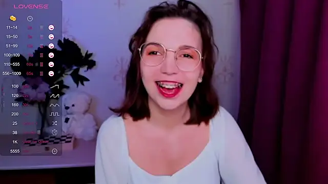 KindHazelHere  online show from April 2026 11:29:01 PM