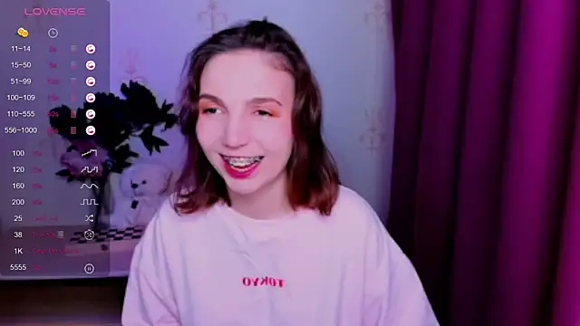 KindHazelHere  online show from April 2026 11:13:02 PM