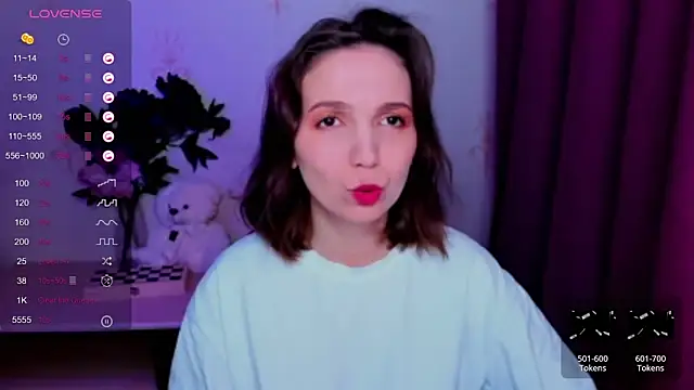 KindHazelHere  online show from April 2026 07:31:01 PM