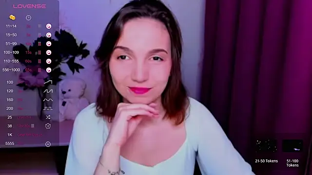 KindHazelHere  online show from May 2026 10:48:01 PM