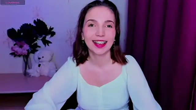 KindHazelHere  online show from May 2026 12:38:01 AM