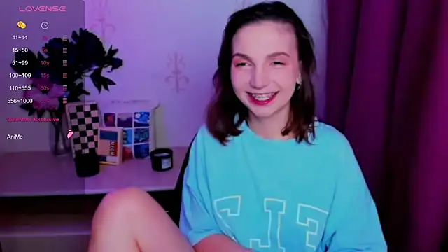 KindHazelHere  online show from June 2026 08:08:01 PM