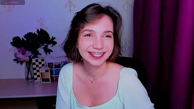 KindHazelHere  online show from August 2026 05:43:01 AM