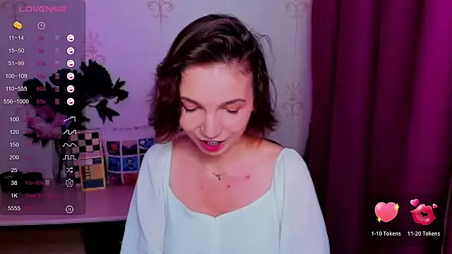KindHazelHere  online show from August 2026 08:25:02 PM