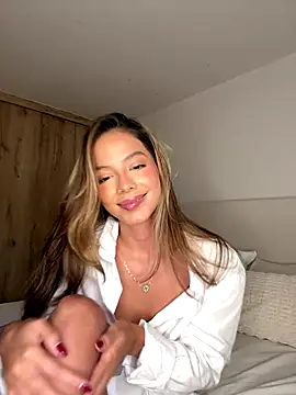 Snapshot of Bella_cutte_ chatting on October 2025 12:40:02 AM Bella cutte online show from October 2025 12:40:02 AM