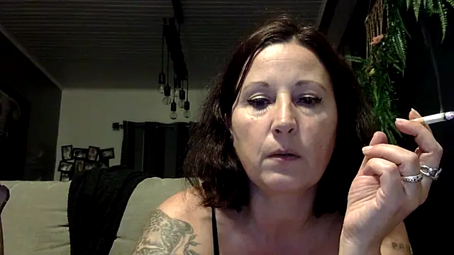 feline27 online show from November 2025 10:41:01 PM