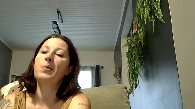 Snapshot of feline27 chatting on December 2025 02:37:02 PM feline27 online show from December 2025 02:37:02 PM